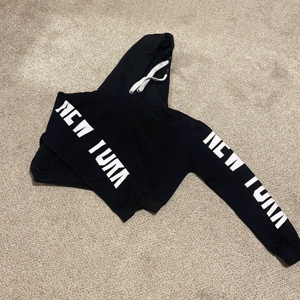 Cropped black hoodie New York